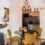 Mana - Mahana Avec Vue Superbe Sur La Place Ducale Et Parking Privé Inclus Apartamento Charleville-Mézières