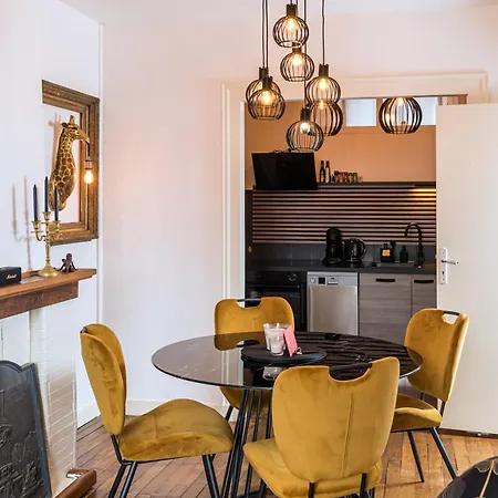 Mana - Mahana Avec Vue Superbe Sur La Place Ducale Et Parking Prive Inclus Apartment Charleville-Mézières